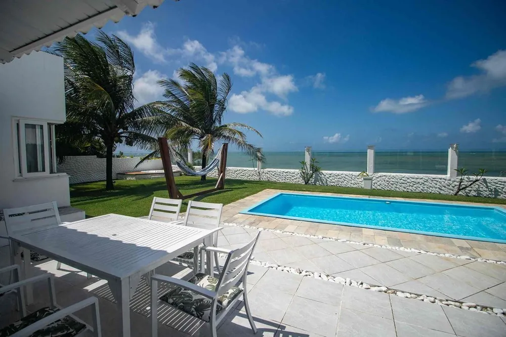 Terrace, pool and ocean